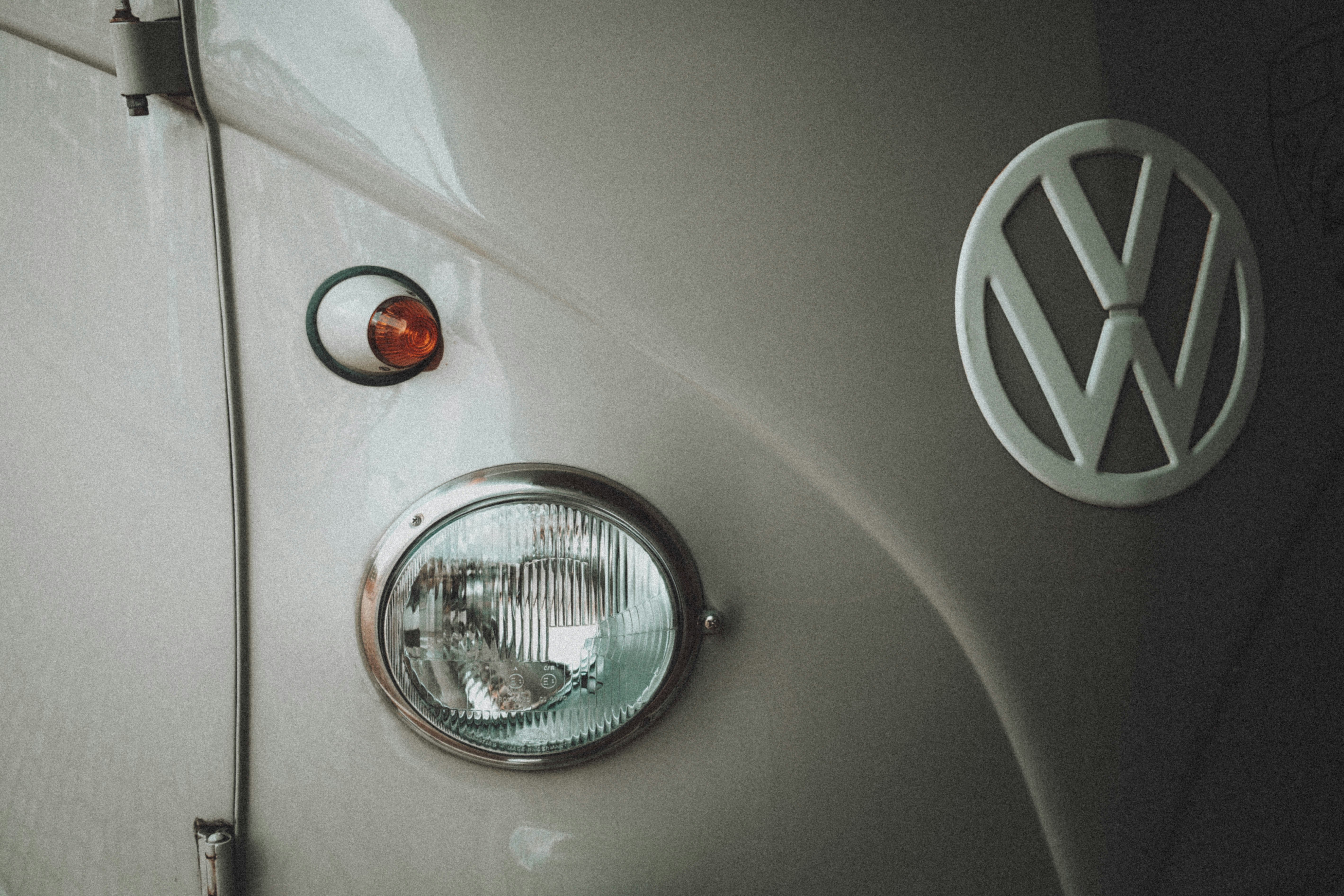 white car with white light